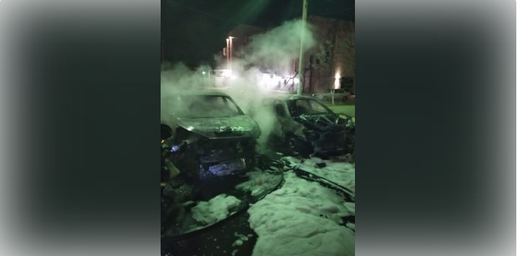 Утром в Астрахани одномоментно сгорели три машины