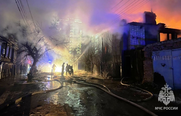В полночном пожаре в Астрахани погиб мужчина
