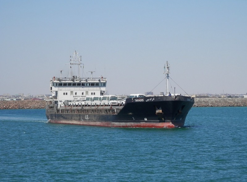 В Астраханской области капитана иранского судна накажут за остановку