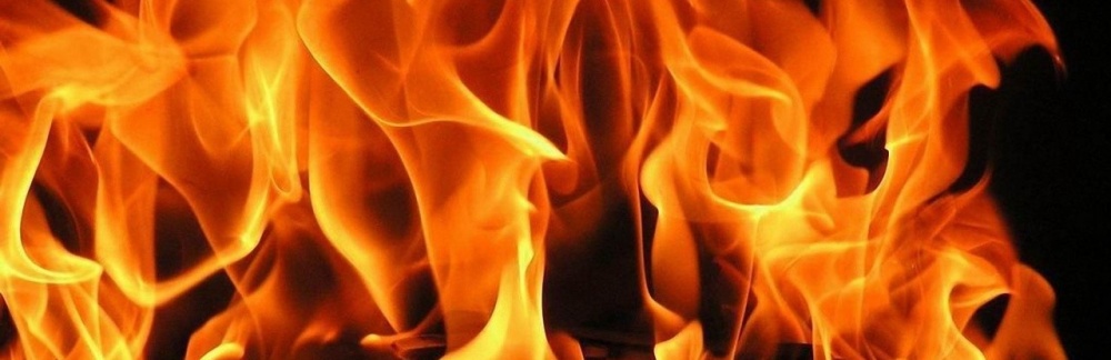 Ночью в Астрахани сгорел автомобиль