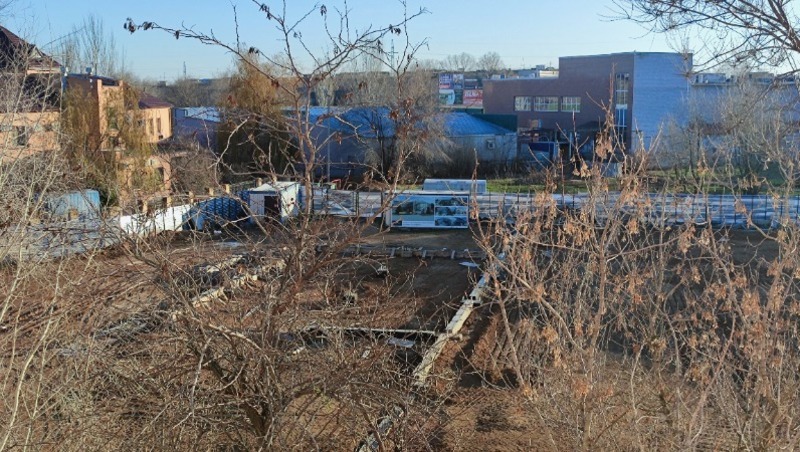 На севере Астраханской области заморозили строительство спорткомплекса 