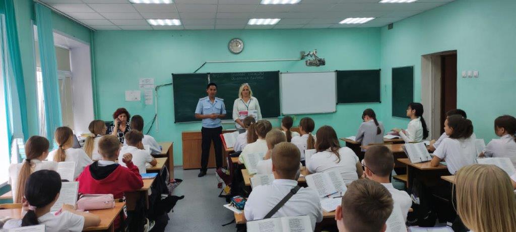 Астраханским подросткам напомнили о правилах безопасности на железной дороге