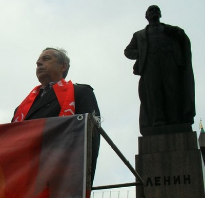 Астраханские коммунисты отметили 95-летие Октябрьской революции