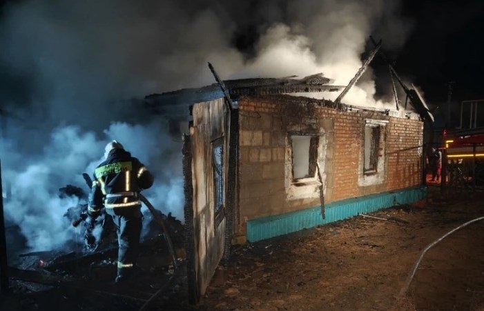 Сегодня ночью в астраханском селе при пожаре погибли трое – женщина и двое детей