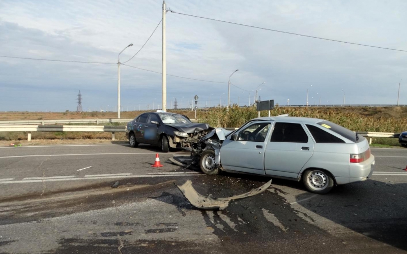 В Астрахани из-за таксиста пострадали два человека