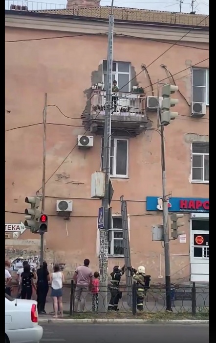 Вспыхнула квартира в Жилгородке: пожарные спасали подростка