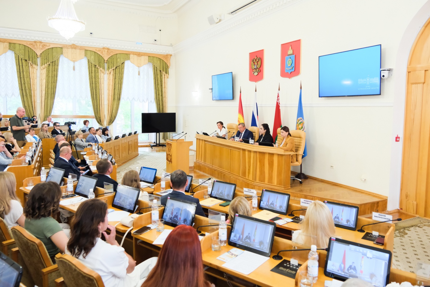 Парламентарии трех стран обсудили в Астрахани единые стандарты помощи семьям с детьми-инвалидами