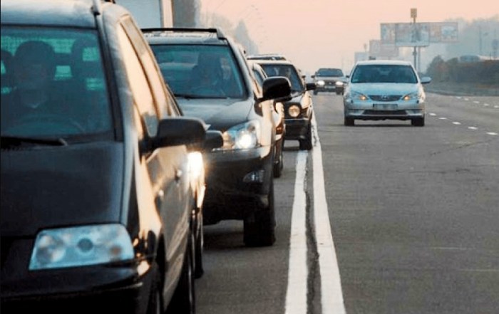 За уик-энд астраханские автоинспекторы остановили 62 машины на встречной полосе 