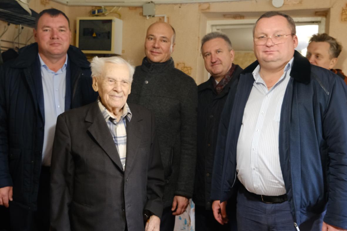 Игорь Мартынов поздравил с 95-летним юбилеем камызякца-ветерана Великой Отечественной войны