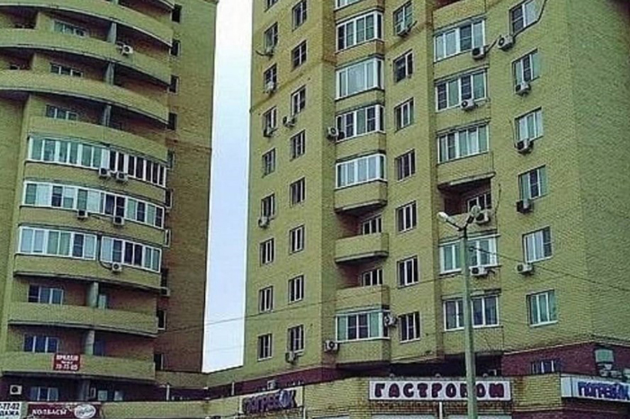 В администрации Астрахани рассказали, что на самом деле происходит в доме на площади Карла Маркса