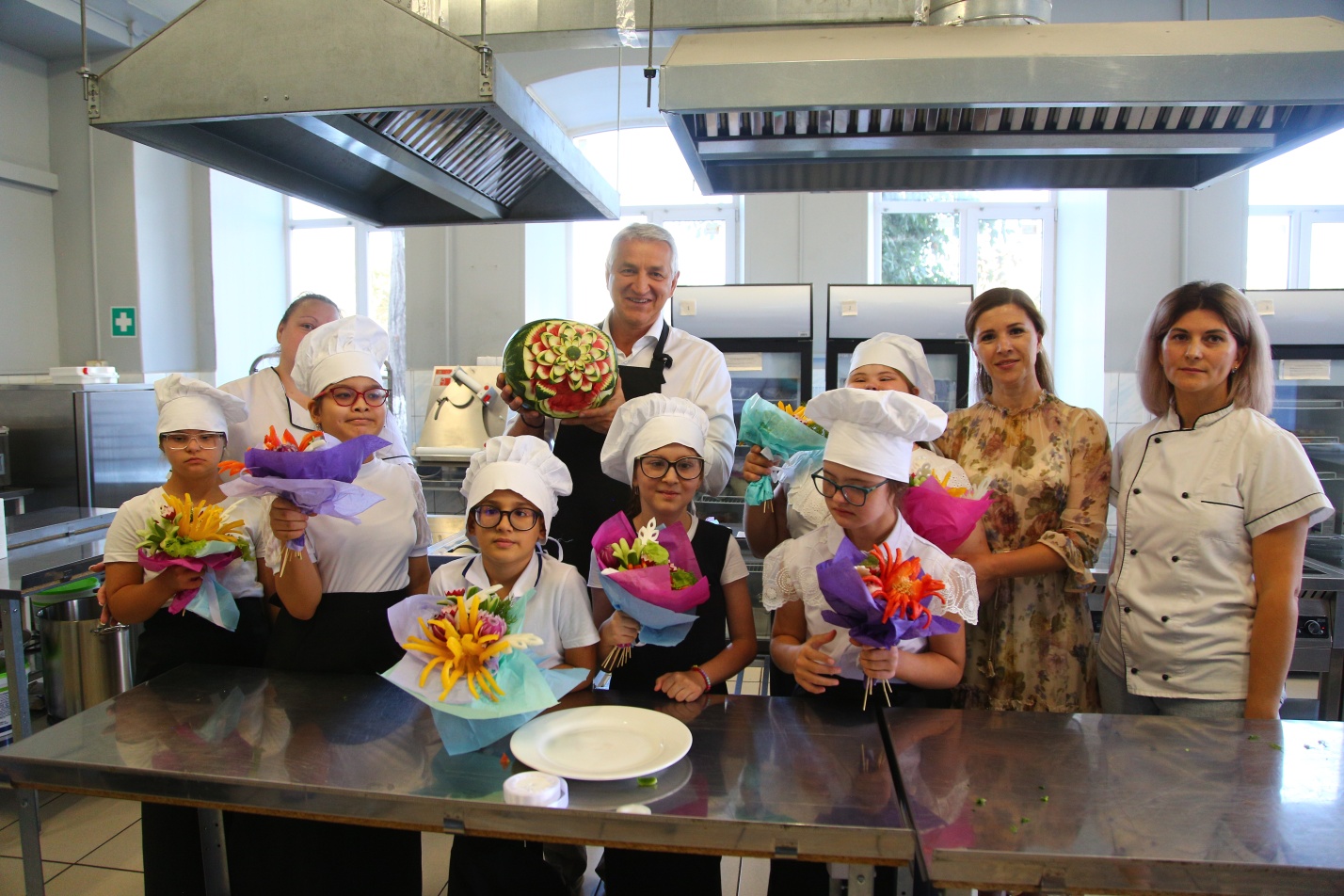 Вкусные букеты: благотворительный проект «Учимся готовить» для особенных детей отметил первый день рождения 