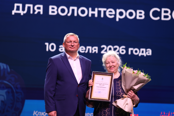 Спикер астраханского парламента Игорь Мартынов наградил отличившихся волонтеров фонда «Добро 30»