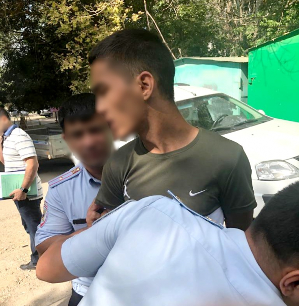 Задержан парень, который напал на астраханку в подъезде 