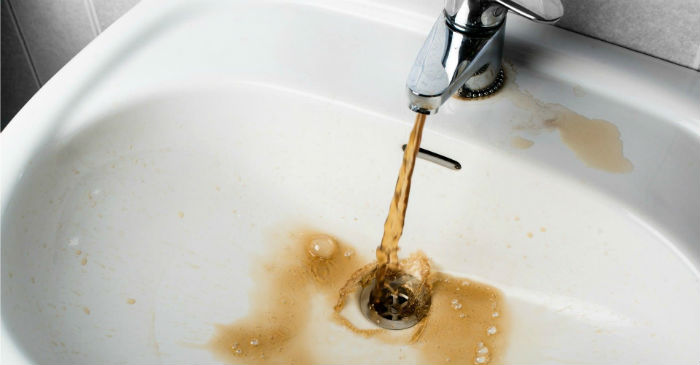 Роспотребнадзор выяснил, что в Астрахани небезопасная вода