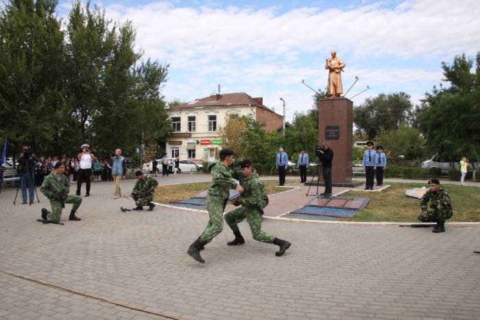 В астраханском сквере состоялся торжественный митинг, посвященный 145-й годовщине со дня рождения Дзержинского