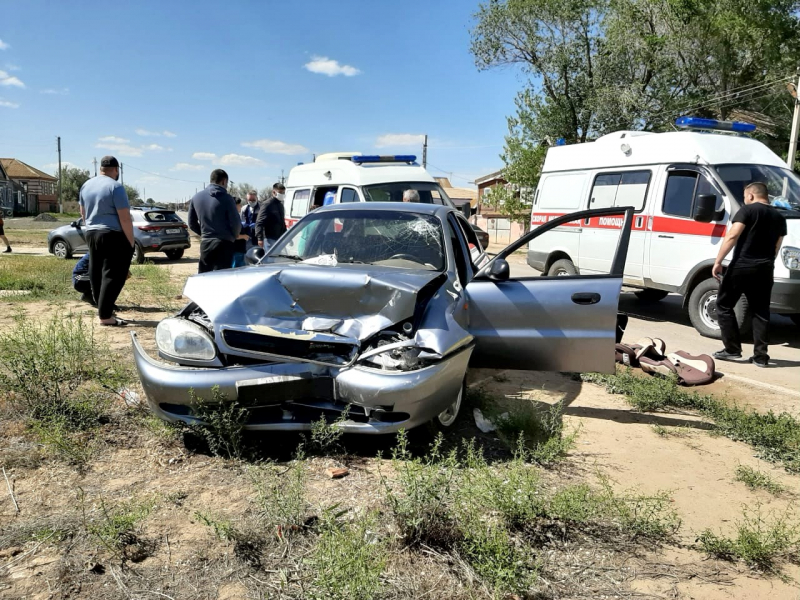 В лобовом столкновении под Астраханью пострадали пять человек, включая детей