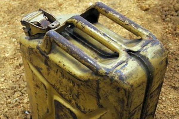 В Астрахани подростки надышались парами бензина