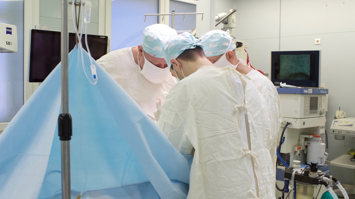 Хирурги удалили астраханке 3-килограммовую миому матки 