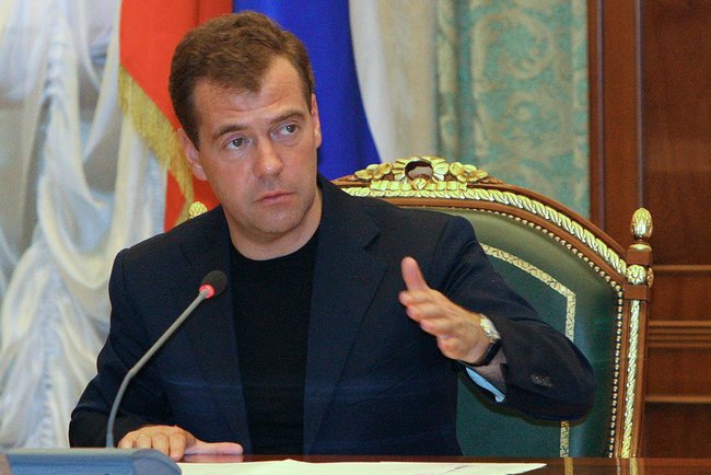 Медведев предложил повысить налоги