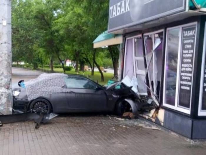 Водитель BMW, устроивший чудовищное ДТП с пешеходом в центре Астрахани, заключен под стражу