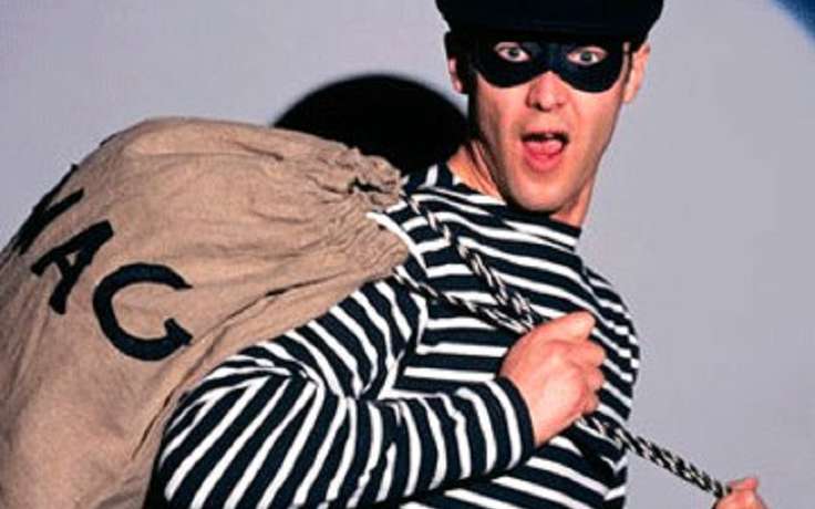 Видеокамера у дома помогла астраханцу найти неудачливого воришку 