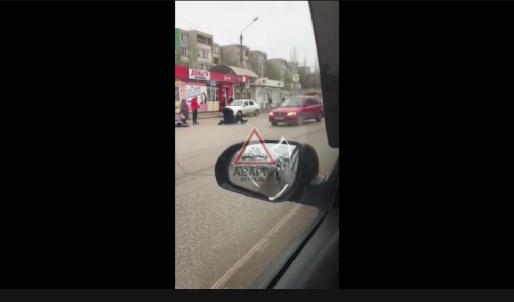 В сеть попало видео драки в Астрахани с участием водителя маршрутки и пассажира