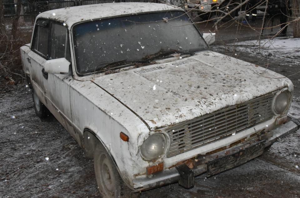 В Астрахани ищут владельцев двух брошенных автомобилей