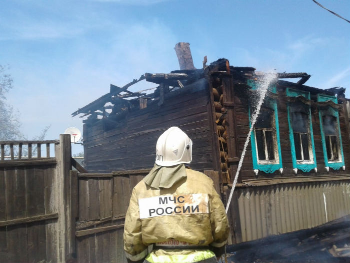 В Астраханской области женщина чуть не сгорела на пожаре