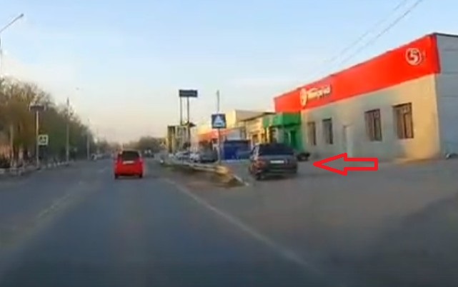 В Астраханской области засняли очень нетерпеливого водителя 