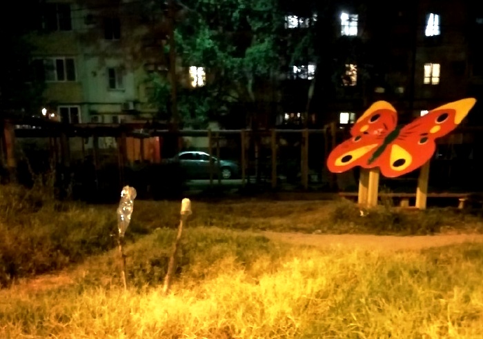 Тепловые сети: в Астрахани яма с кипятком на детской площадке возникла из-за трубы «Коммунэнерго» 