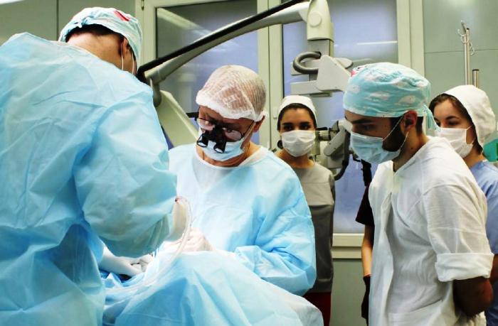 В Астрахани успешно провели две уникальные операции на сонных артериях