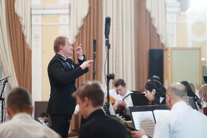 «Живой» концерт в консерватории: астраханцы подпевали песням военных лет