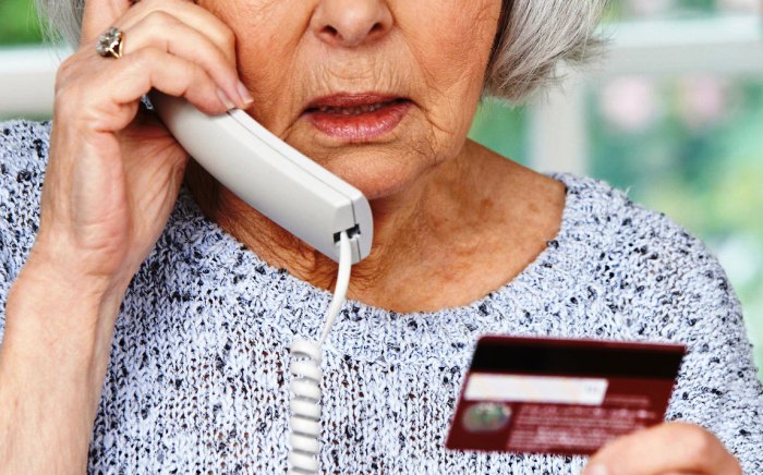 За сутки у двух астраханок телефонные мошенники украли более полутора миллиона рублей