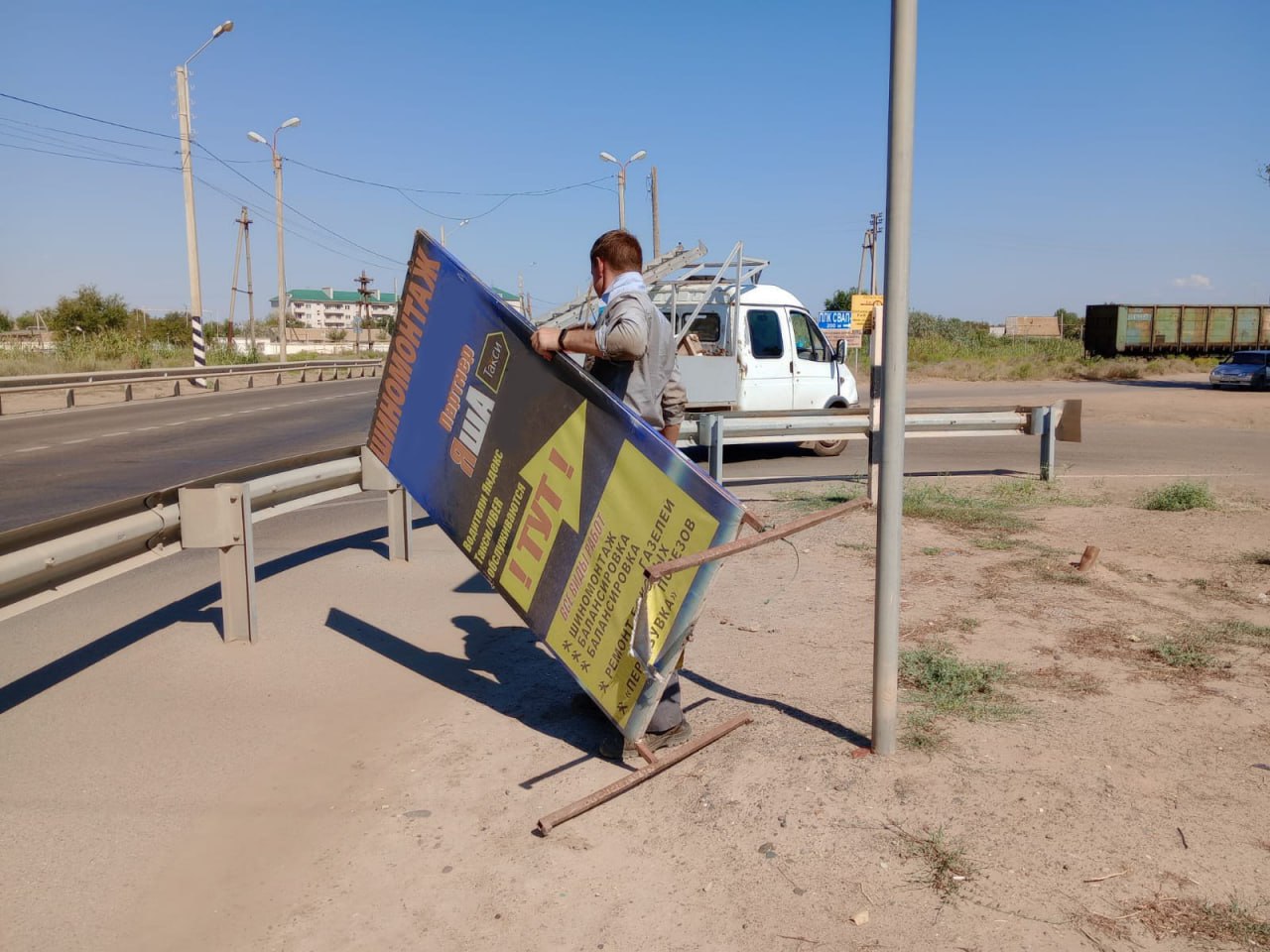 В Астрахани с начала года демонтировали 5858 незаконных рекламных конструкций