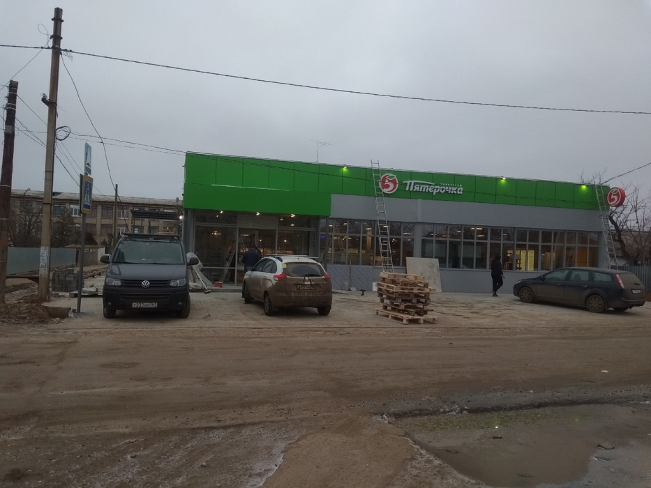 Прокуратура отреагировала на незаконный магазин в Лимане, но застройщик продолжает работать