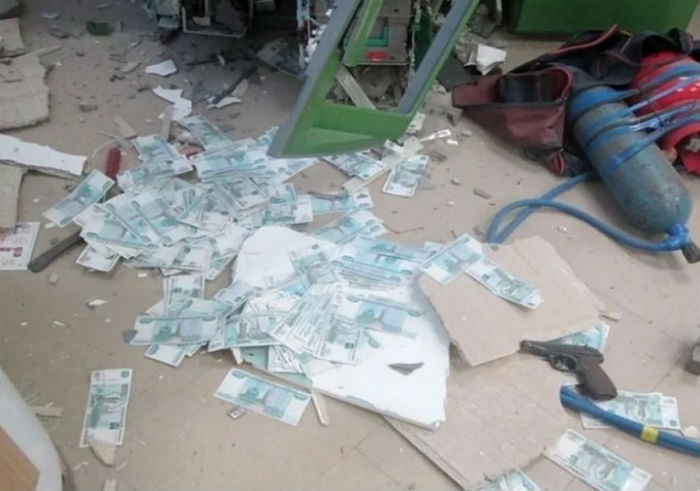 В Астраханской области будут судить банду, взорвавшую банкомат и напавшую на инкассатора