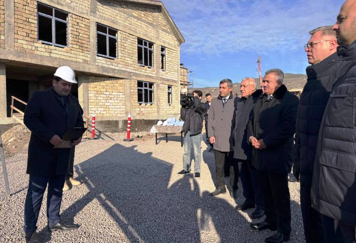 Игорь Бабушкин проверил в Азербайджане ход строительства детсада, возводимого при поддержке Астраханской области   