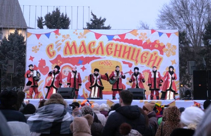 Праздник Масленицы в центре Астрахани посетили 2500 человек