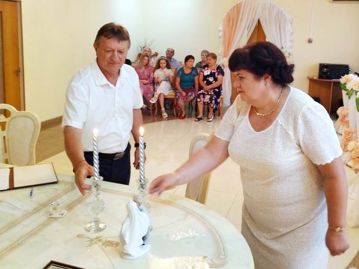 В Астраханской области чествовали супругов, отметивших рубиновую свадьбу
