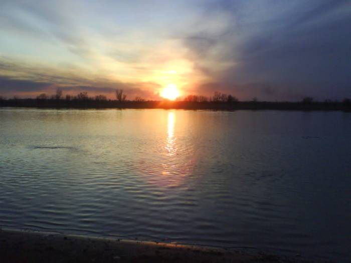 Пропавших под Астраханью рыбаков нашли