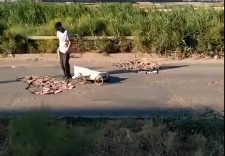 В Астрахани появился инициативный герой. ВИДЕО