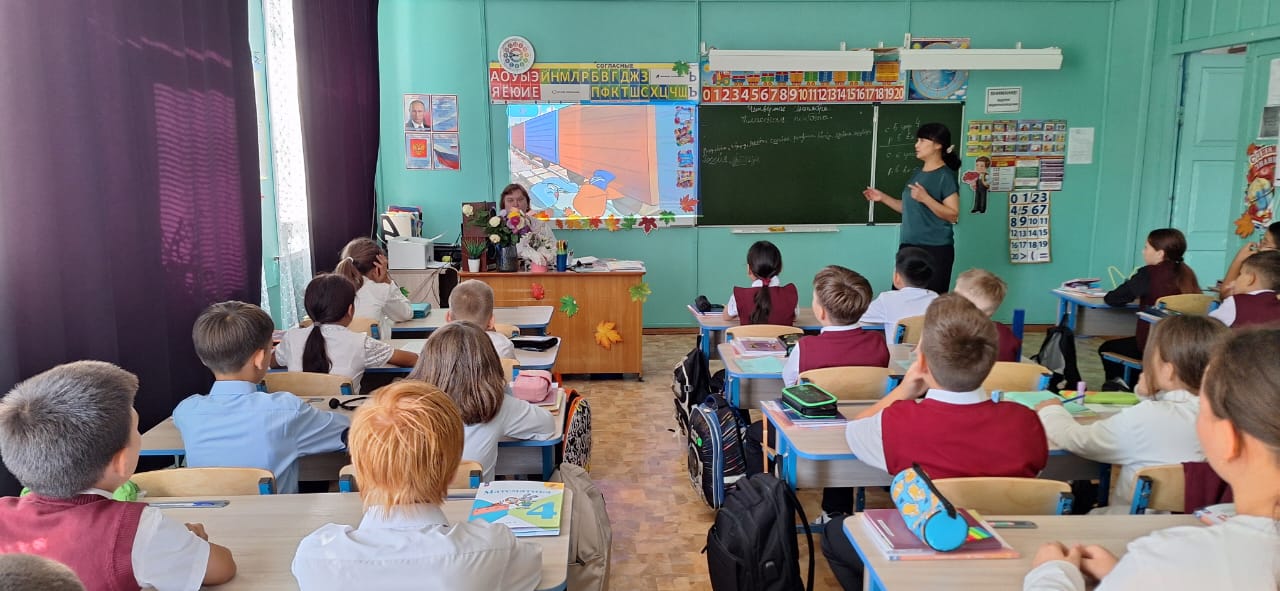 Школьникам в Астраханской области напомнили о правилах безопасности на железной дороге