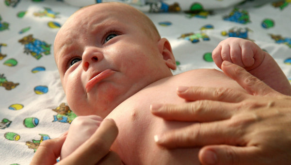 Астраханец избил своего семидневного сына