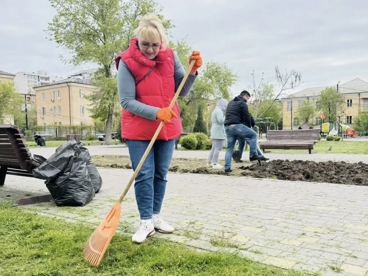 Вчера во всех концах Астрахани мыли, чистили, красили