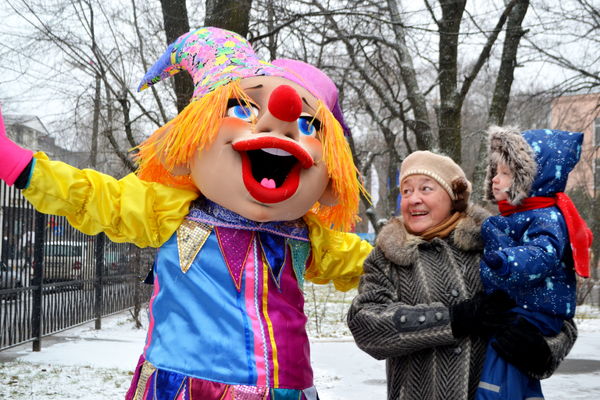 На Масленицу на площади Ленина высадится десант ростовых кукол