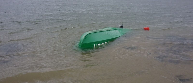 Под Астраханью перевернулась лодка с людьми на борту