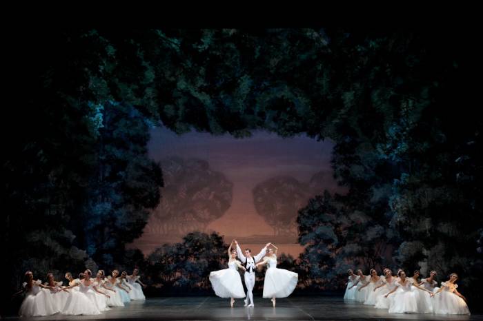 Звезды мирового балета выступят с премьерой на сцене астраханского театра