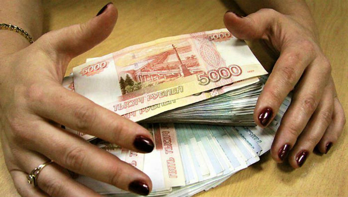 Начальник отделения астраханской почты присвоила себе деньги, предназначенные для детей из многодетной семьи