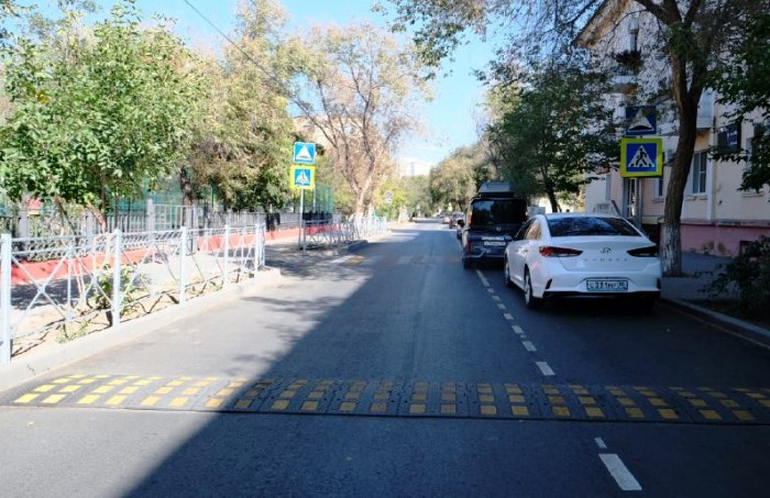 В рамках нацпроекта на шести улицах Астрахани установили 15 «лежачих полицейских»