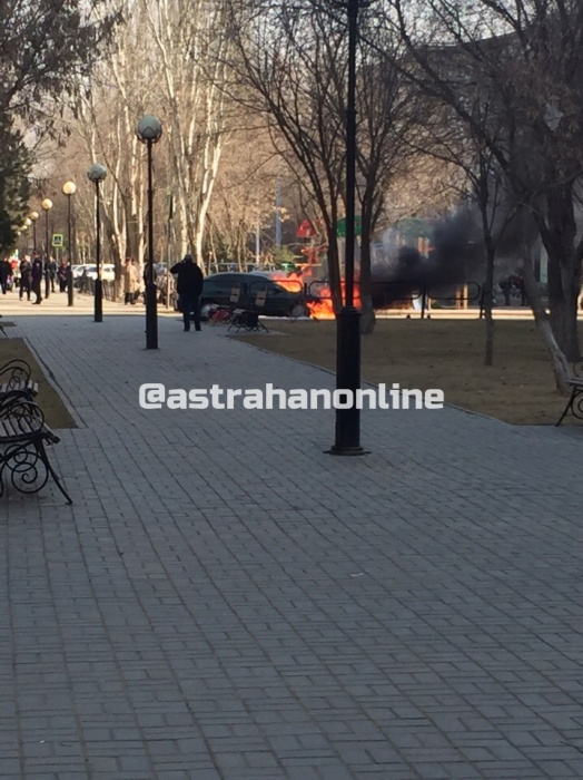 Сегодня в Астрахани на дороге дотла сгорел 
